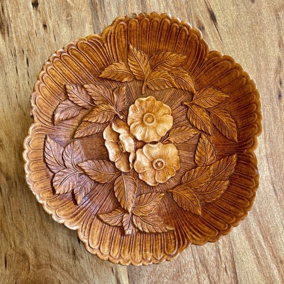 Gorgeous Plastic Floral Dish - Picture 1 of 6